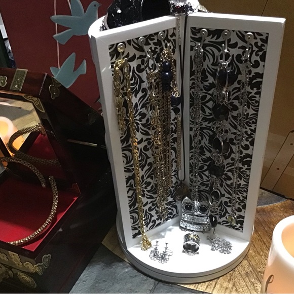 🆕 ⌚ AUCTION PRICE👩🏻⚖️ VINTAGE LEATHER WRAP WATCH WITH STUDS - Picture 4 of 9